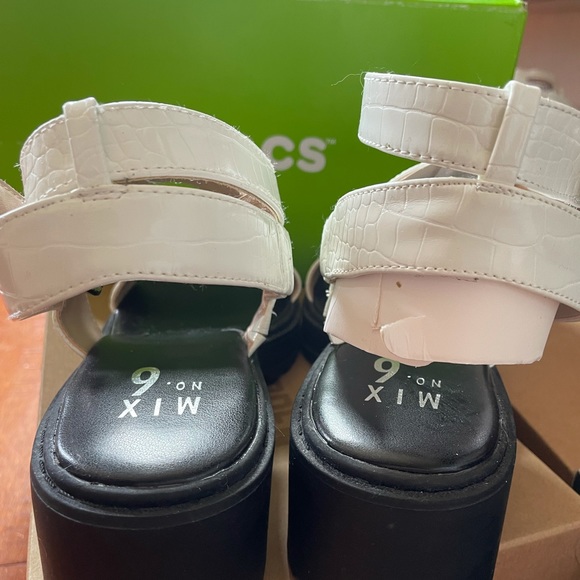 NWT CHUNKY WHITE SANDALS SOLD - Picture 3 of 6